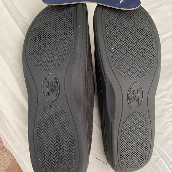 Mens Isotoner slippers - Picture 3 of 3